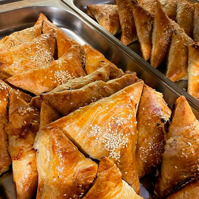 Samsa ar Mozzarella sieru un tomātiem